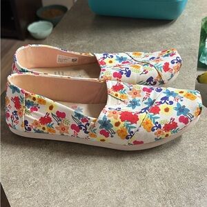 Tom’s Women’s Floral Slip-On Canvas Shoes - White Multi